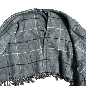 ABERCROMBIE AND FITCH GRAY AND BLACK PLAID WOOL BLANKET PONCHO/SHRUG ONE SIZE